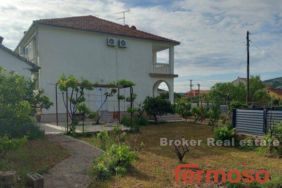 2031-83-002-2031-83-trogir-house-with-large-garden-for-sale