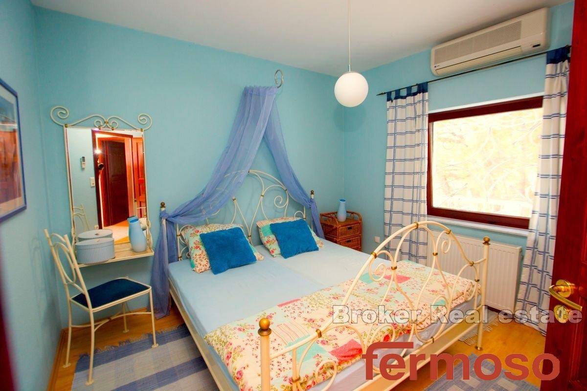 010-2030-50-near-Omis-house-with-sea-view-for-sale