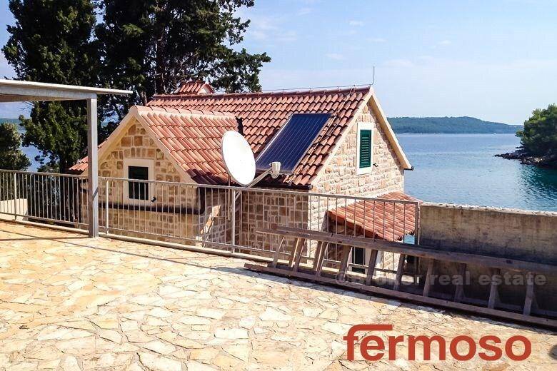 4575-30-09-4575-30-Hvar-stone-house-for-sale-by-the-sea