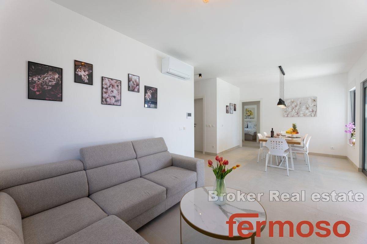 007-2047-17-Trogir-Luxurious-villa-with-three-residental-units-for-sale