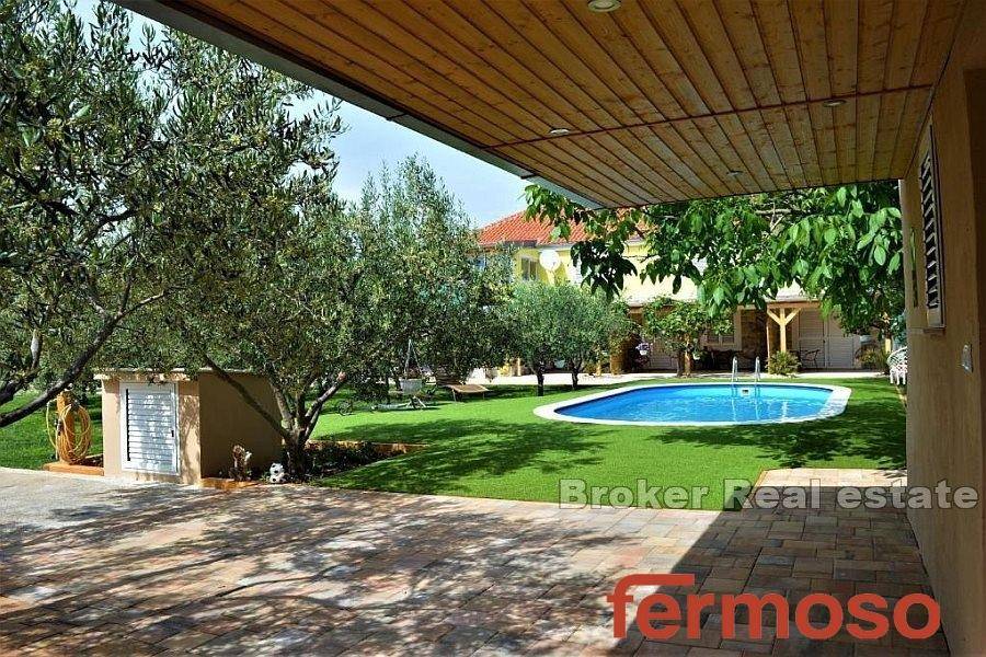 003-2043-101-Zadar-Spacious-property-with-several-residential-units-for-sale