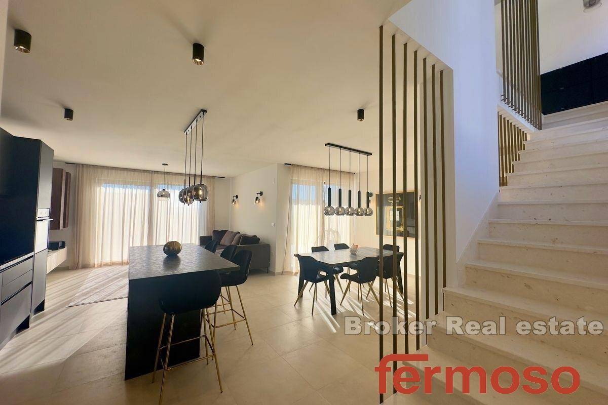 007-2031-113-kastela-modern-house-with-sea-view-for-sale