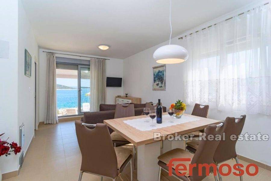 007-2021-376-trogir-house-first-row-to-the-sea-for-sale