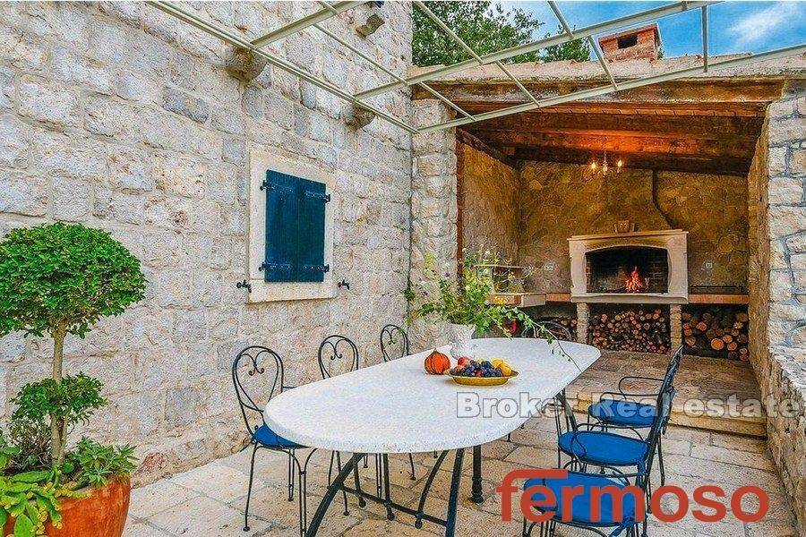 2038-08-012-2038-08-peljesac-autochthonous-stone-villa-for-sale