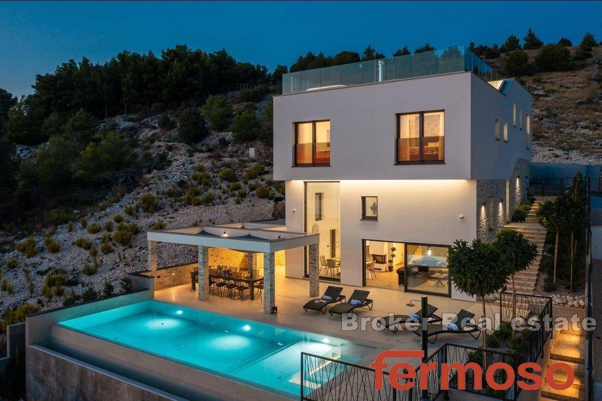 018-2047-07-Sibenik-Villa-with-pool-and-a-sea-view-for-sale