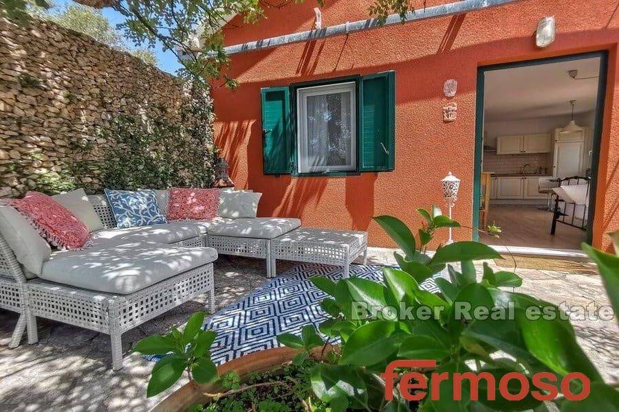 2021-370-006-2021-370-trogir-house-first-row-to-the-sea-for-sale