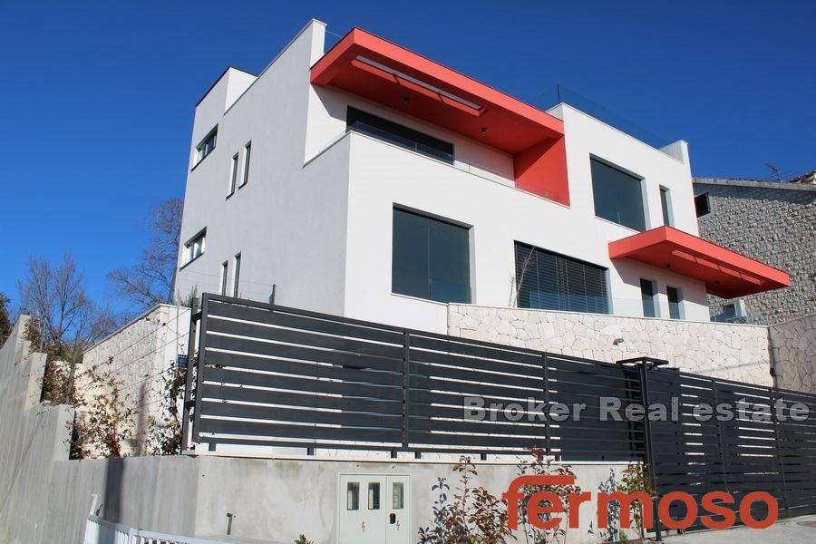 2031-22-03-2031-22-Split-area-villa-with-poll-and-sea-view-for-sale