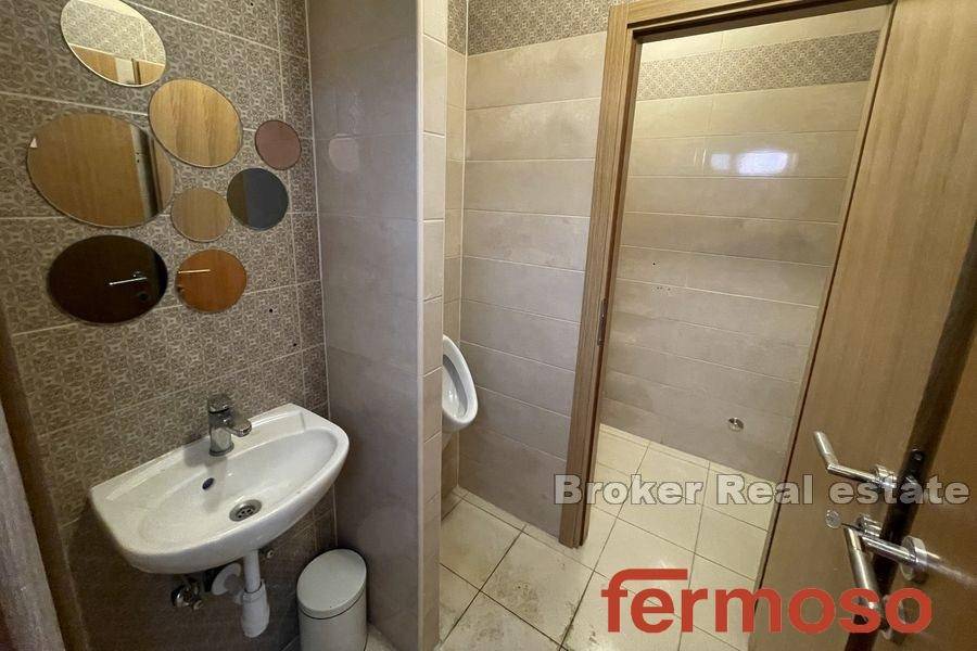 2030-52-008-2030-52-Split-area-bussines-space-for-rent