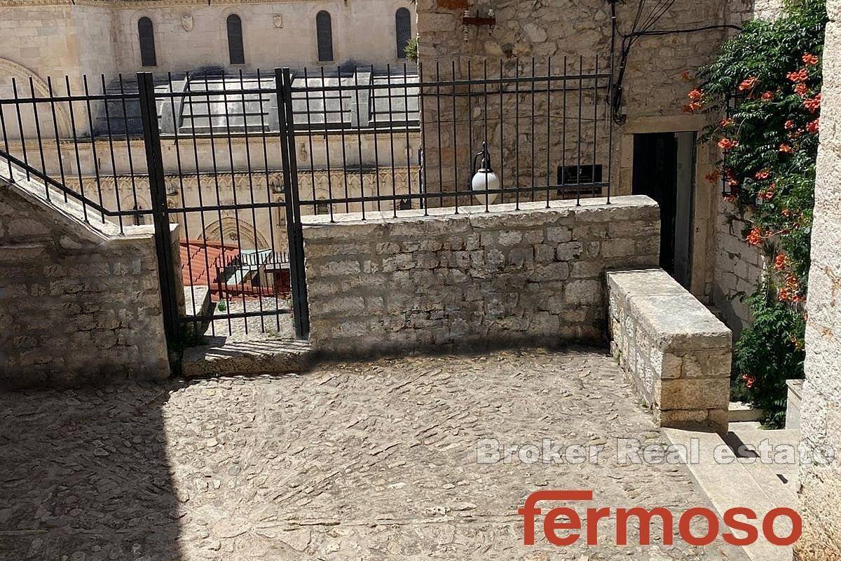 014-2021-382-sibenik-residential-commercial-premises-for-sale