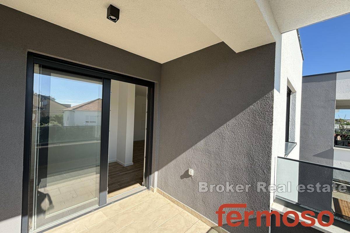 012-2035-157-Trogir-Modern-two-bedroom-apartment-for-sale