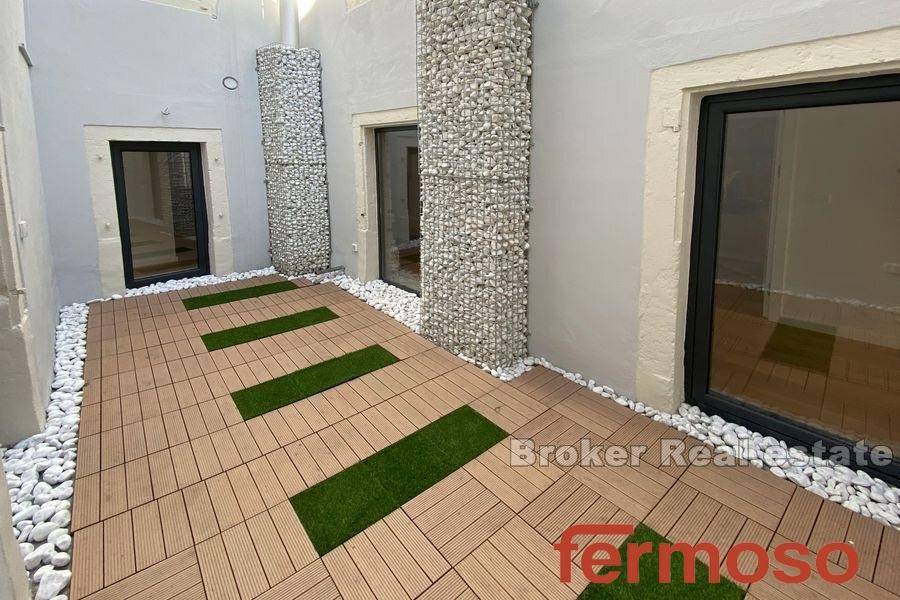 5162-30-018-5162-30-sibenik-luxurious-seafront-apartment-for-sale