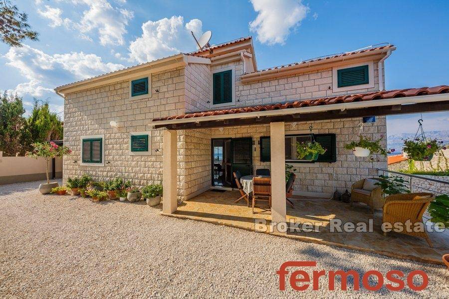 2011-50-005-2011-50-Brac-villa-seafront-for-sale