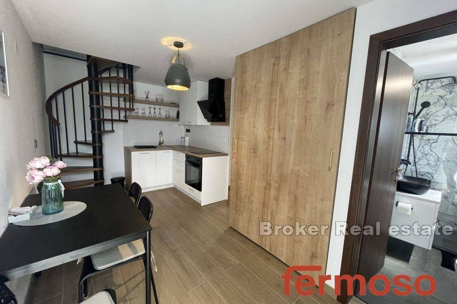 2030-56-002-2030-56-Vodice-Renovated-apartment-in-a-great-location-for-sale