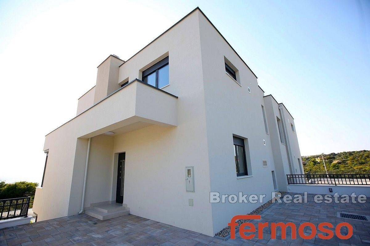 018-2021-391-Rogoznica-Modern-villa-with-pool-and-a-sea-view-for-sale