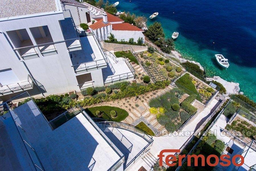 2013-146-07-4871-30b-Rogoznica-villa-seafront-for-sale