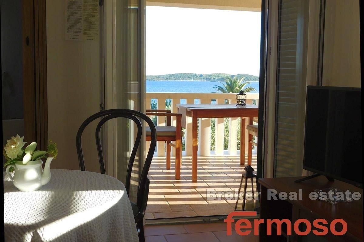 005-2022-403-island-vis-apartment-house-near-the-beach-for-sale