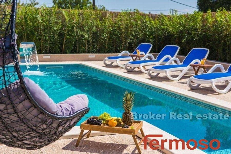 2036-84-007-2036-84-Kastela-villa-with-pool-for-sale