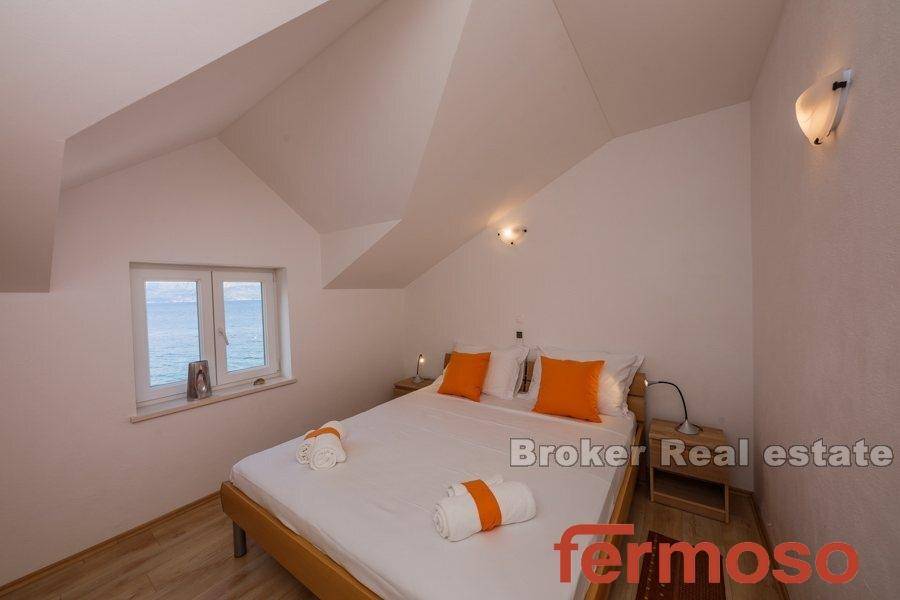 2011-50-009-2011-50-Brac-villa-seafront-for-sale