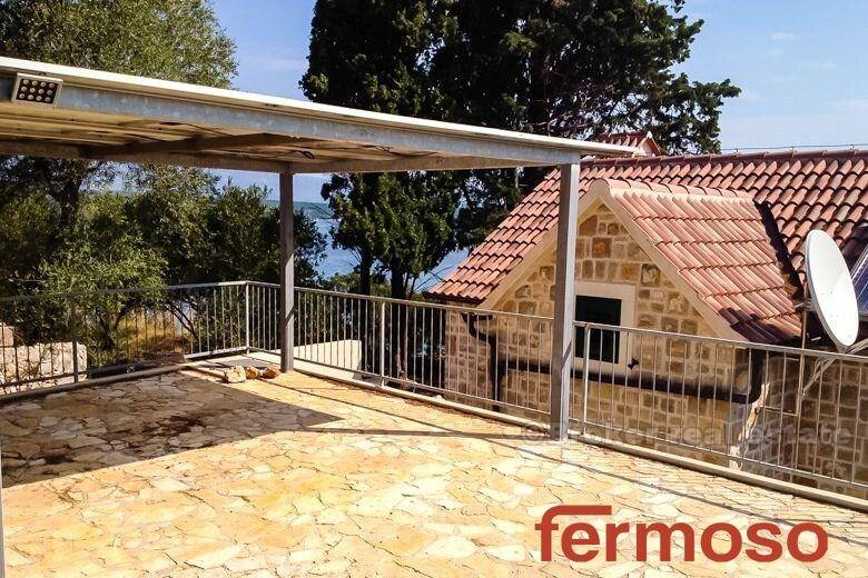 4575-30-10-4575-30-Hvar-stone-house-for-sale-by-the-sea