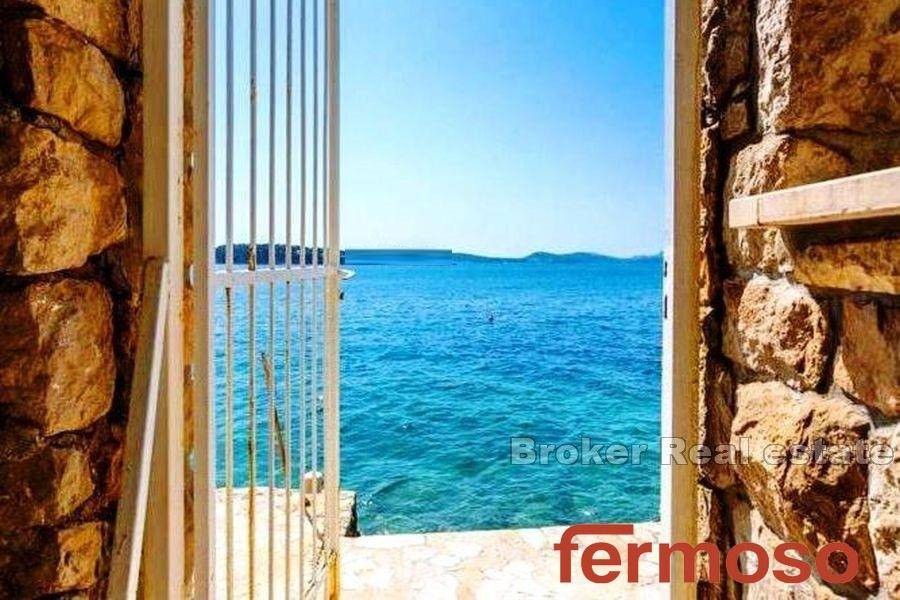 5251-30-009-5251-30-Dubrovnik-house-first-row-to-the-sea-for-sale