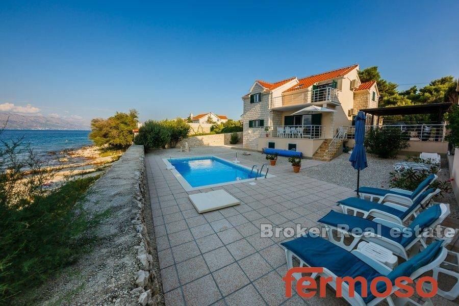 2011-50-002-2011-50-Brac-villa-seafront-for-sale