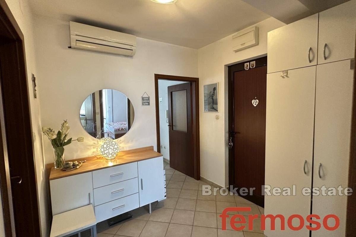 008-2045-26-Split-Two-bedroom-apartmen-in-an-ideal-location-for-sale