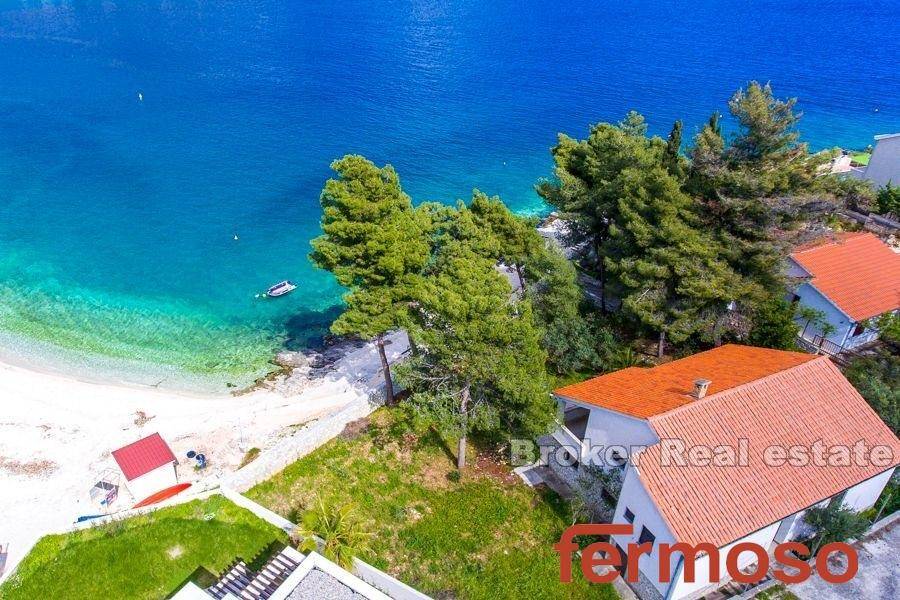 2035-83-010-2035-83-island-ciovo-house-first-row-to-the-sea-for-sale