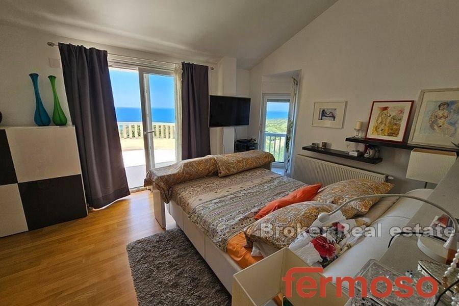 1012-09-005-1012-09-Pag-beautiful-villa-with-sea-view