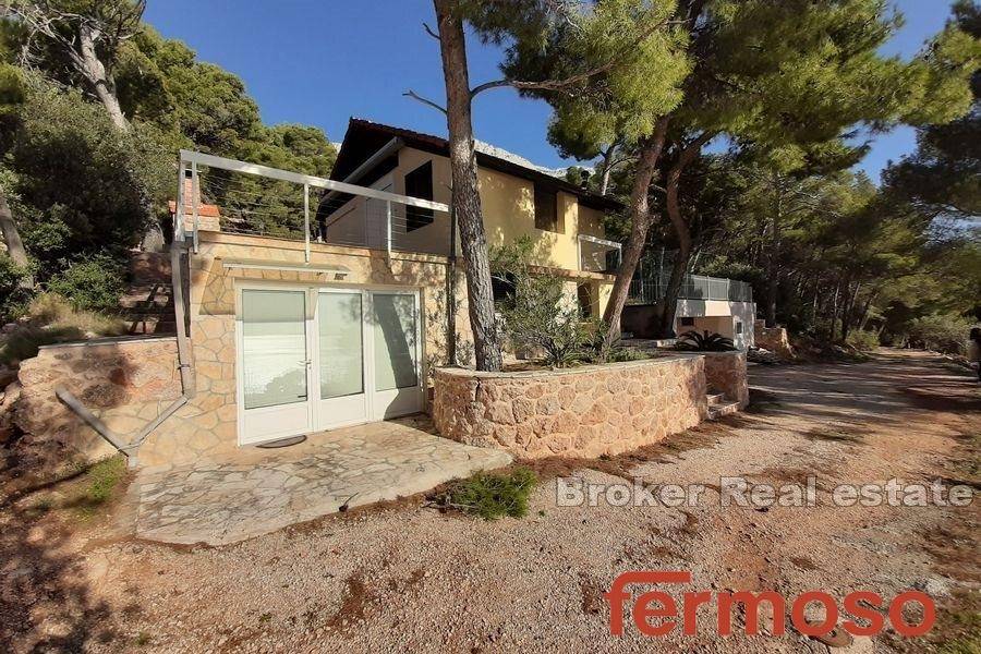 2016-484-009-2016-484-island-of-Hvar-house-with-pool-and-sea-view-for-sale