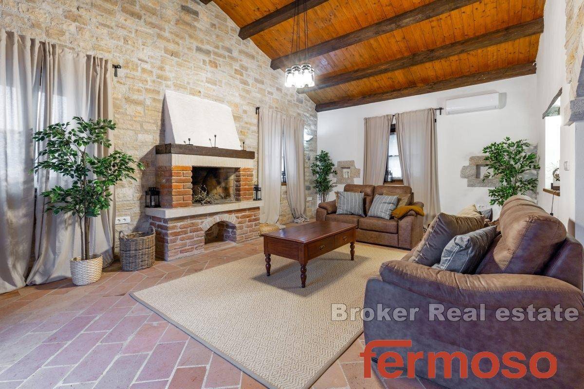003-1024-07-Pazin-Indigenous-stone-house-with-swimming-pool-for-sale