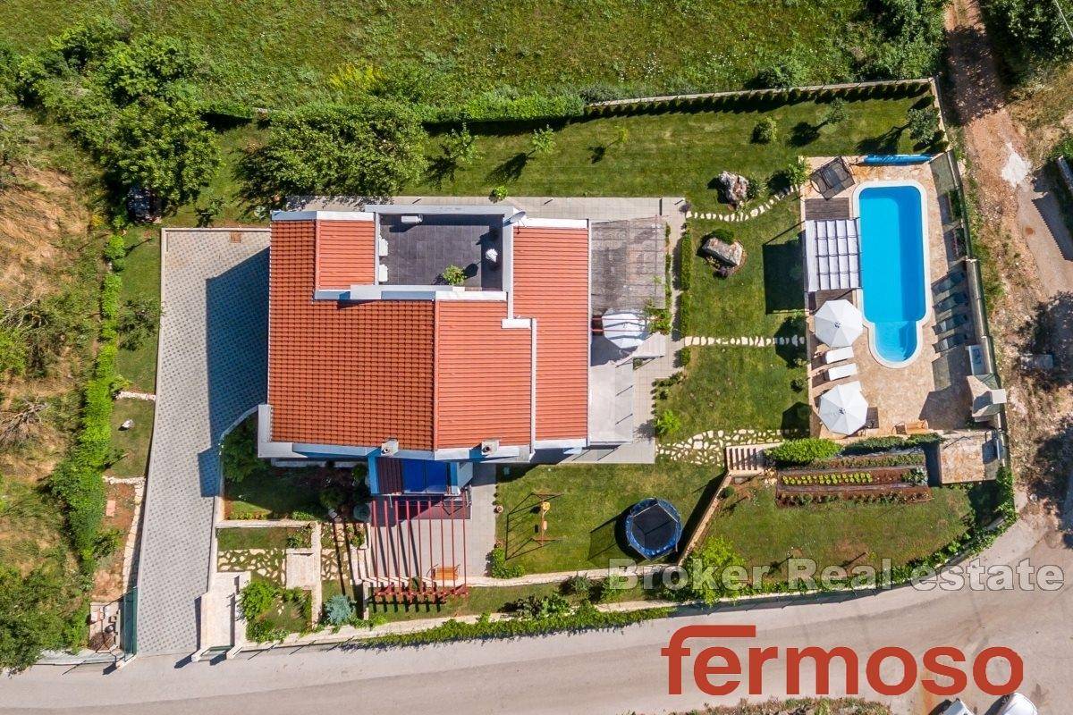 005-2016-619-Split-area-Spacious-rural-villa-with-pool-for-sale