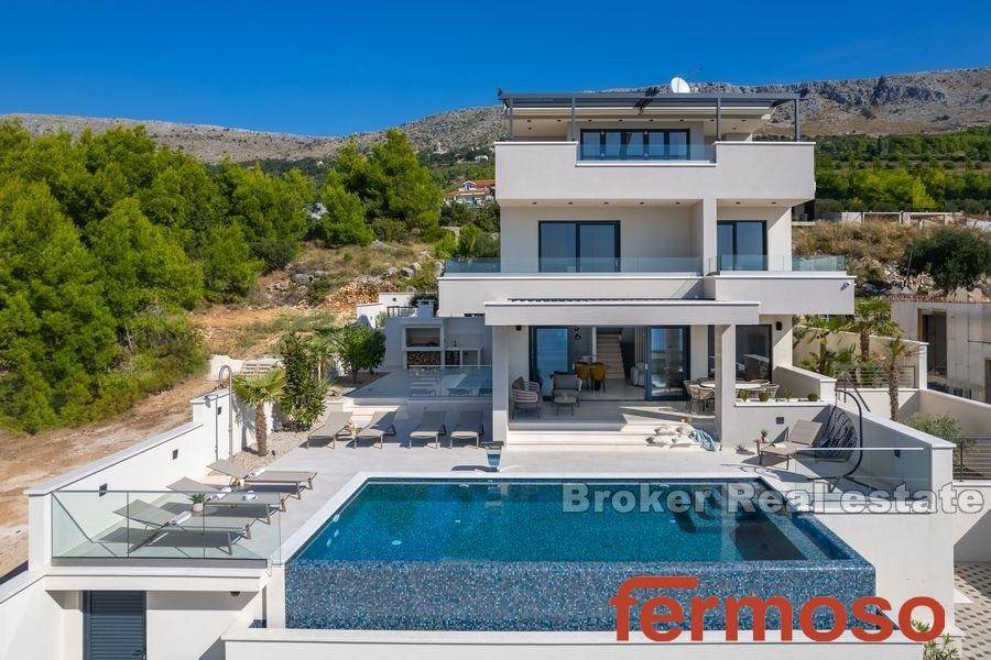 2022-370-002-2022-370-near-split-villa-with-sea-view-for-sale