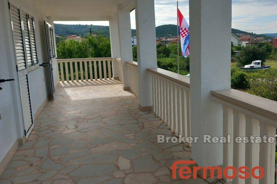 2031-83-003-2031-83-trogir-house-with-large-garden-for-sale