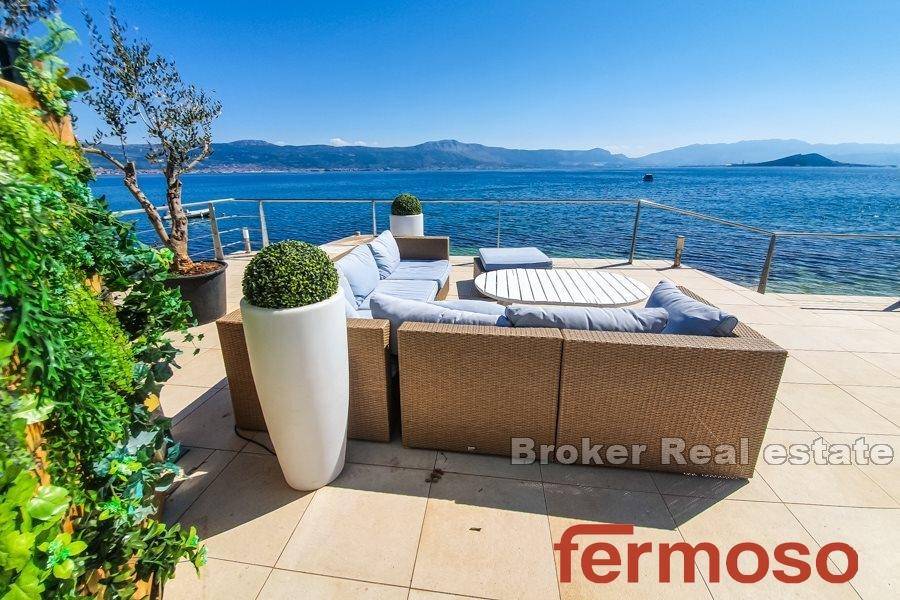 2018-163-002-2018-163-Ciovo-villa-in-the-first-row-to-the-sea-for-sale