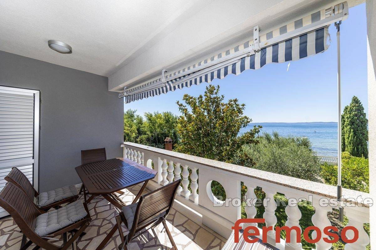 015-2021-390-zadar-house-in-first-row-to-the-sea-for-sale