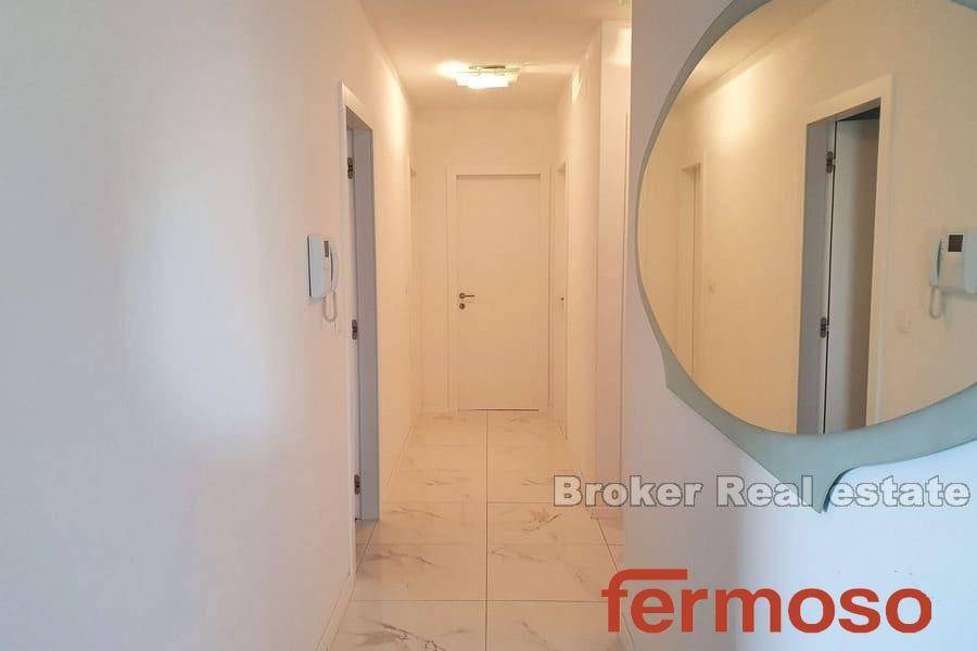 2018-149-010-2018-149-split-center-luxury-three-bedroom-apartment-for-sale