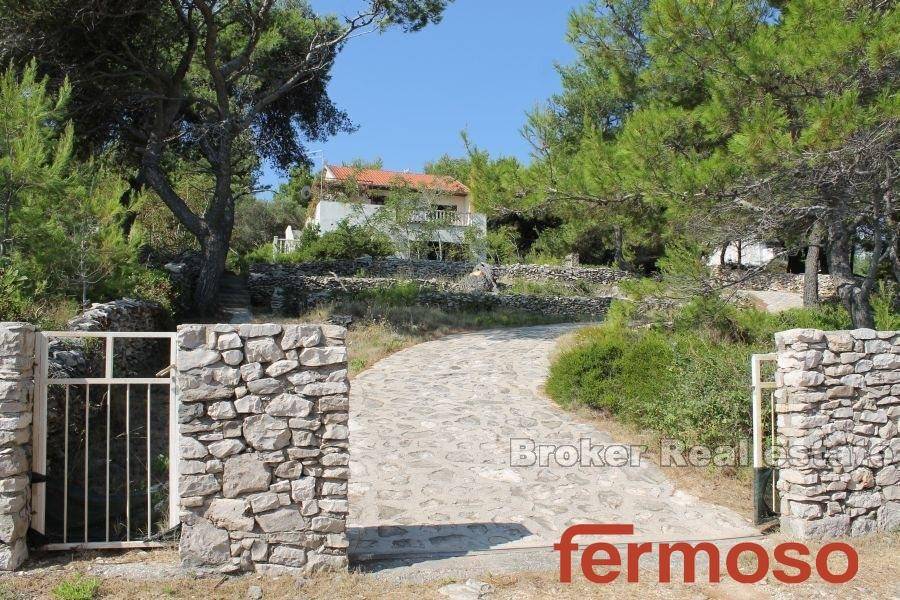 011-2016-125-Hvar-house-by-the-sea-for-sale