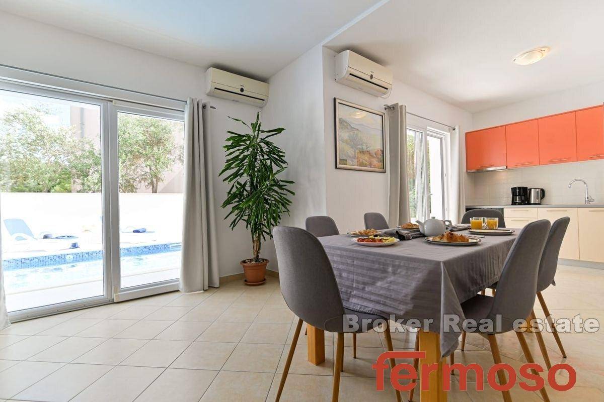 003-2035-158-island-ciovo-three-bedroom-apartment-with-pool-for-sale