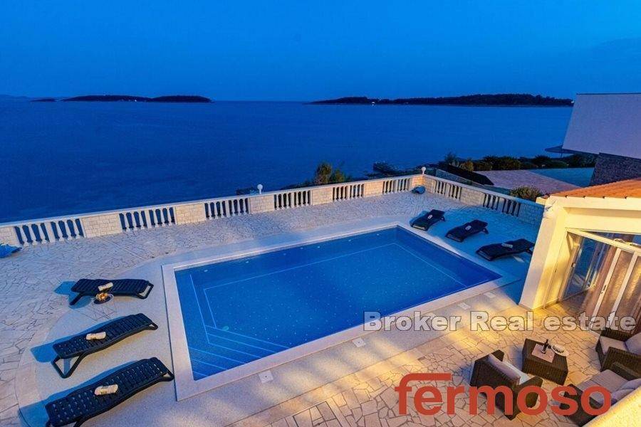 2013-135-06-2013-135-Korcula-villa-first-row-for-sale2