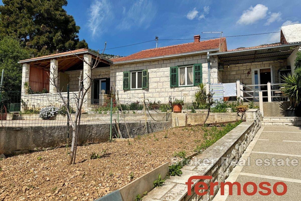 003-2021-374-Brac-Stone-house-in-the-first-row-to-the-sea-for-sale