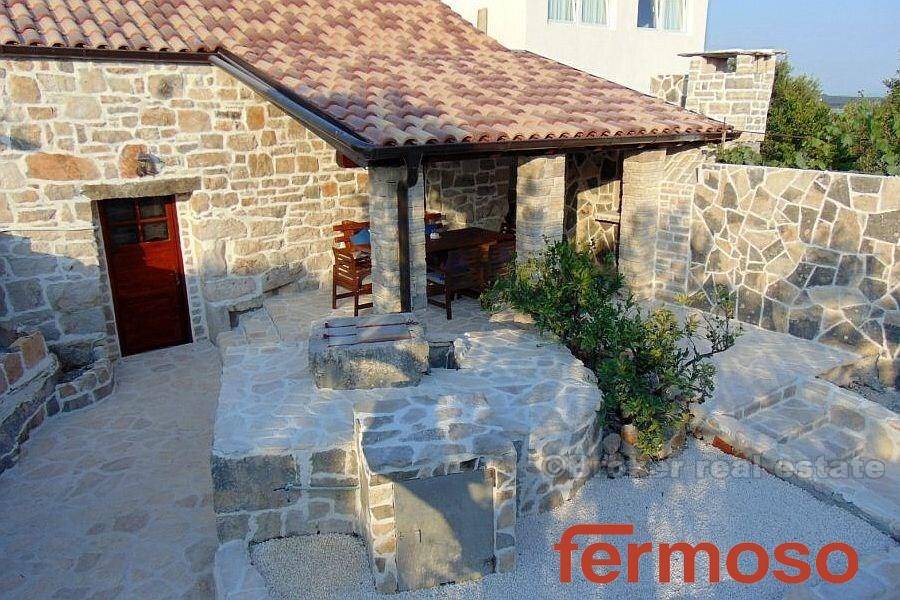 2021-112-03-2021-112-Drvenik-House-For-Sale