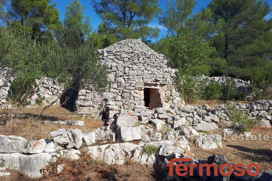 735-40-002-735-40-island-hvar-agricultural-land-with-ruin-for-sale