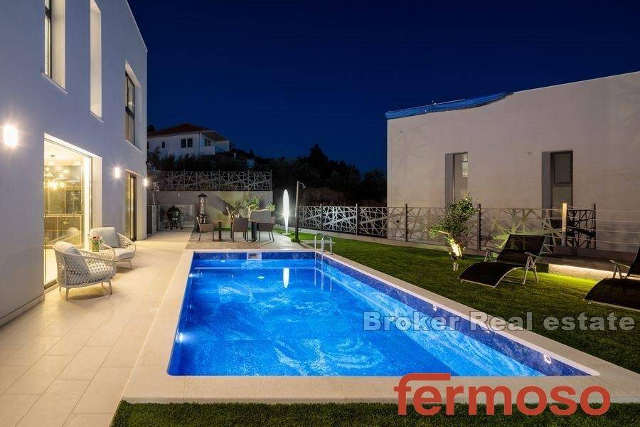 2022-318-006-2022-318-Split-area-new-built-modern-villa-with-swimming-pool-for-sale