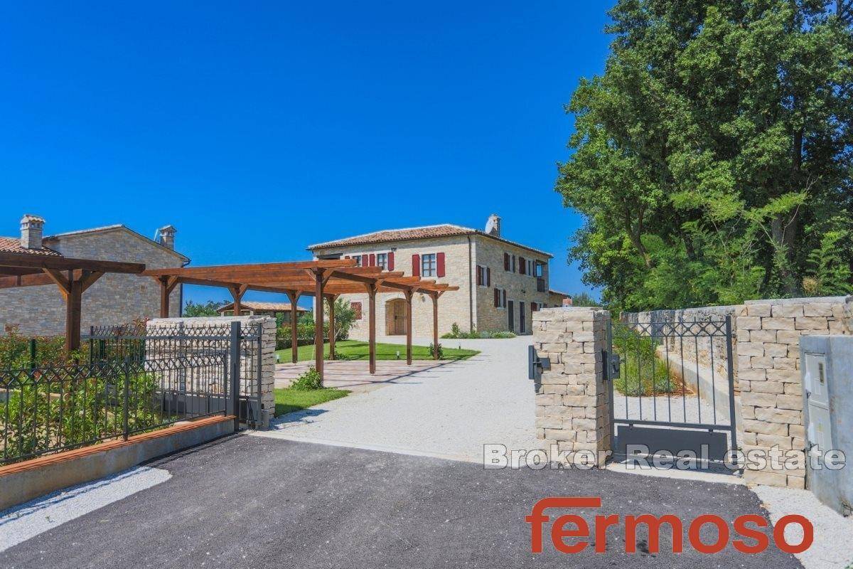 015-1024-07-Pazin-Indigenous-stone-house-with-swimming-pool-for-sale