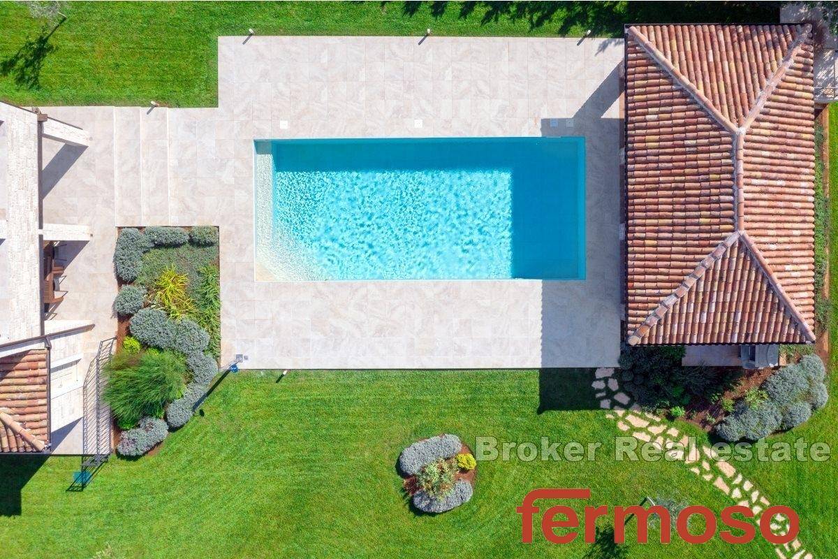 016-1024-08-Pazin-Stone-house-with-pool-for-sale