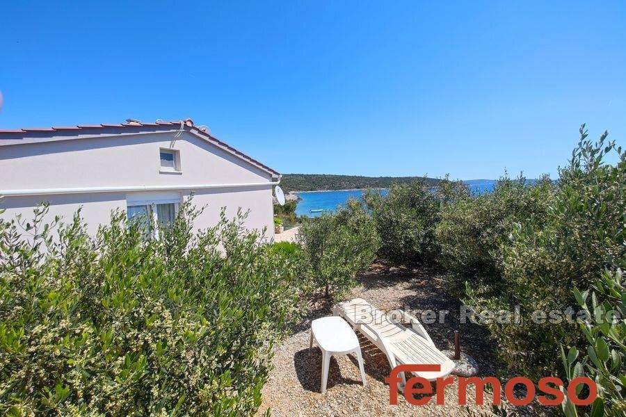 005-2021-376-trogir-house-first-row-to-the-sea-for-sale