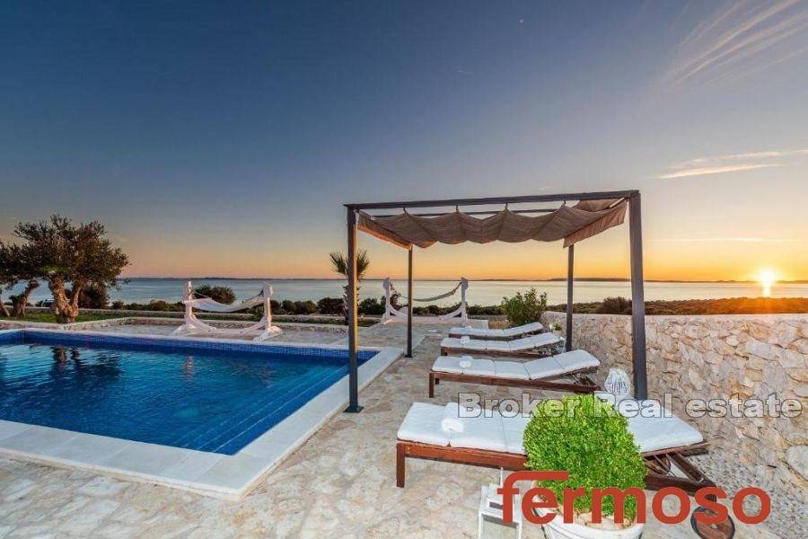 2018-172-015-2018-172-island-of-Pag-house-with-sea-view-for-sale4