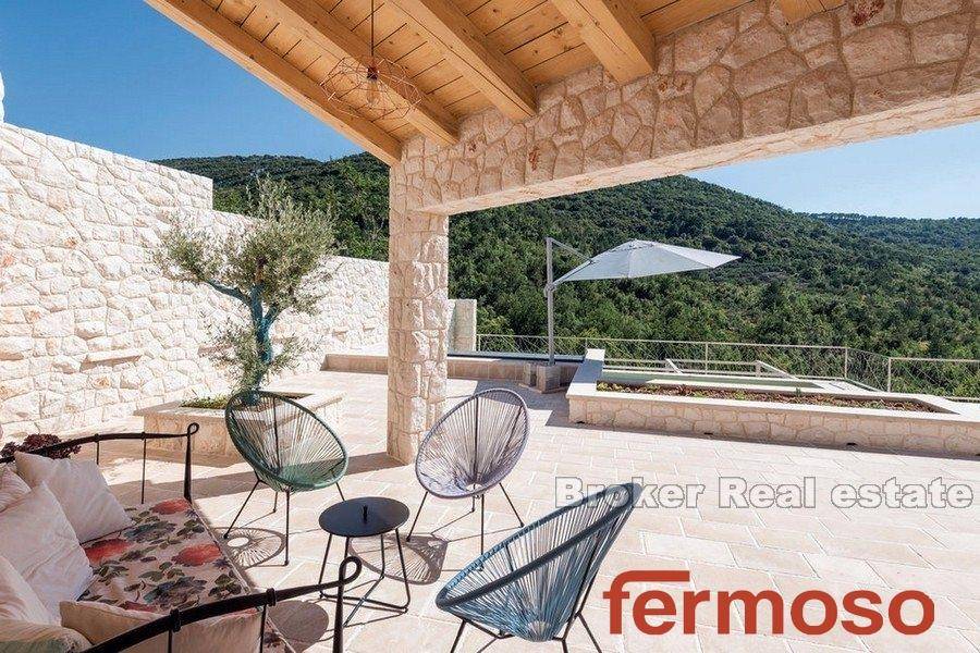 2038-08-004-2038-08-peljesac-autochthonous-stone-villa-for-sale