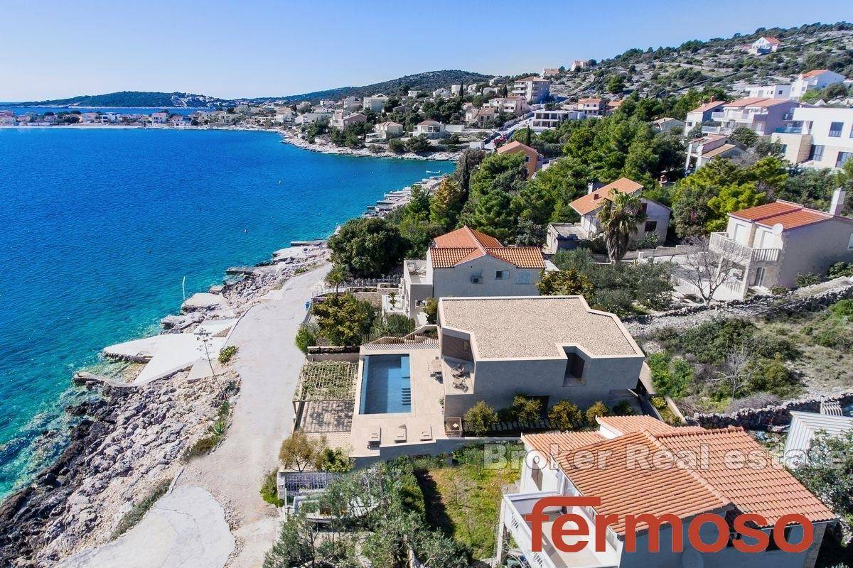 003-2022-400-rogoznica-attractive-villa-first-row-to-the-sea-for-sale