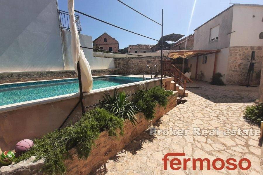 2016-552-012-2016-552-Hvar-renovated-stone-house-with-swimming-pool-for-sale